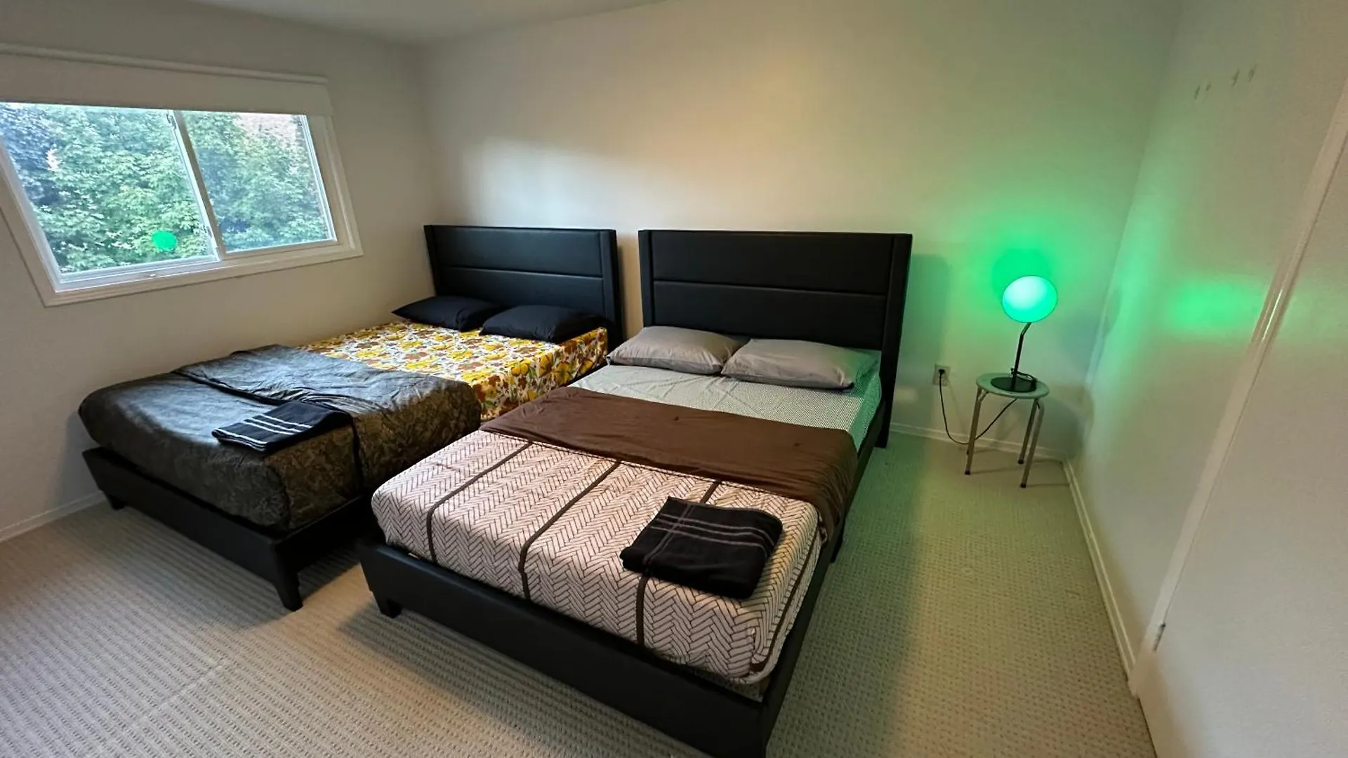 Homestay Pind Da Ghar-Best Downtown Location-Walking To Train, Plaza Brampton